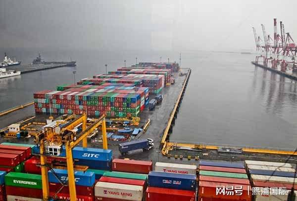 國際貨運中的費用解析 如何區分滯港費、滯箱費、堆存費及海上貨代